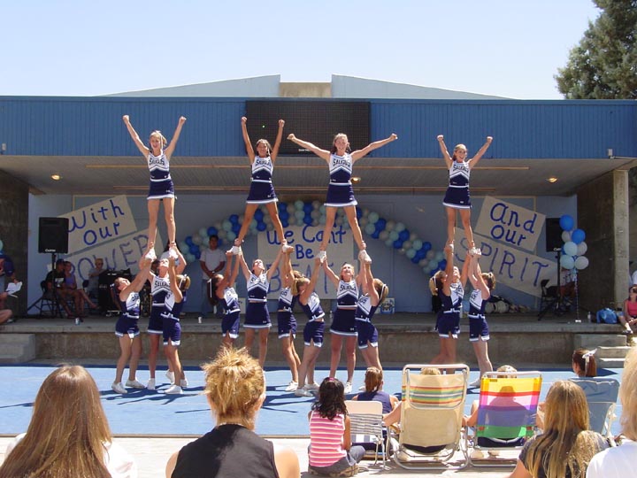 Saugus (CA) Cheer burger2011